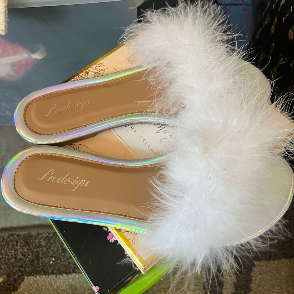 Fluffy sandles
